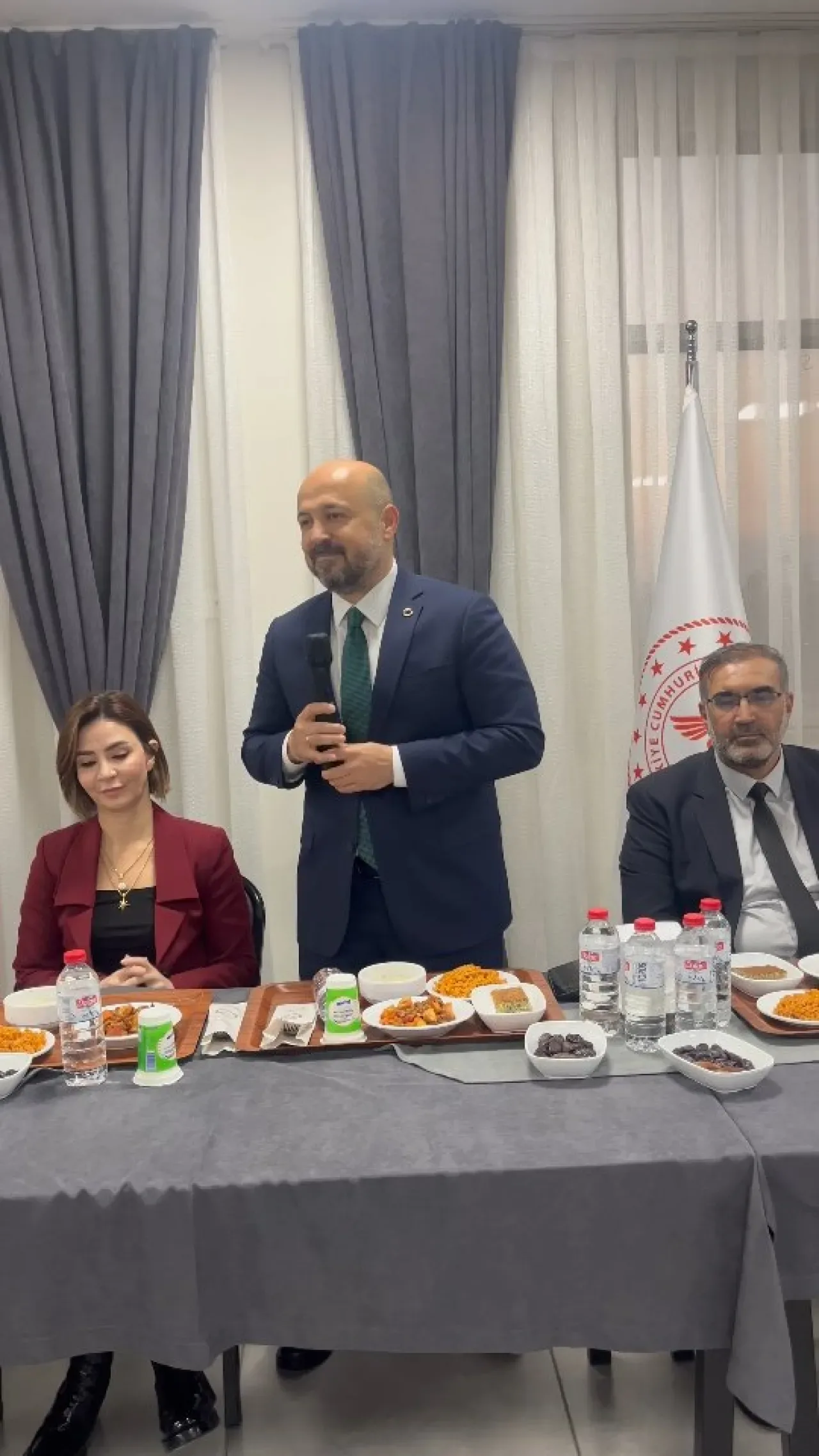 Adana'da Sağlık Çalışanlarıyla Ramazan Sofrasında Buluşma Adana'da Sağlık Çalışanlarıyla Ramazan Sofrasında Buluşma
