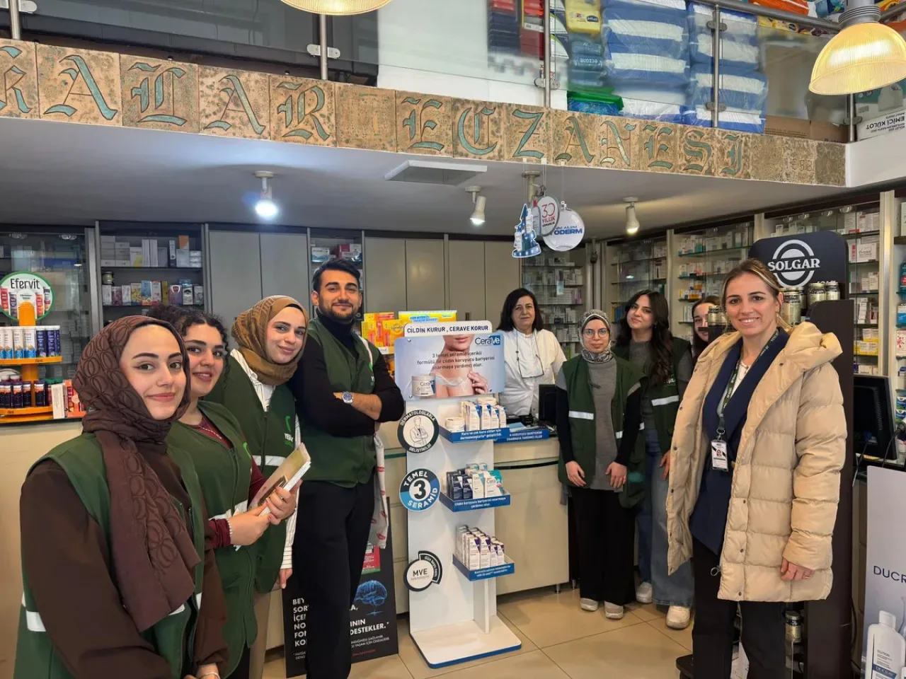 Pendik'te 14 Mart Tıp Bayramı'nda Eczanelere Anlamlı Ziyaret Pendik'te 14 Mart Tıp Bayramı'nda Eczanelere Anlamlı Ziyaret