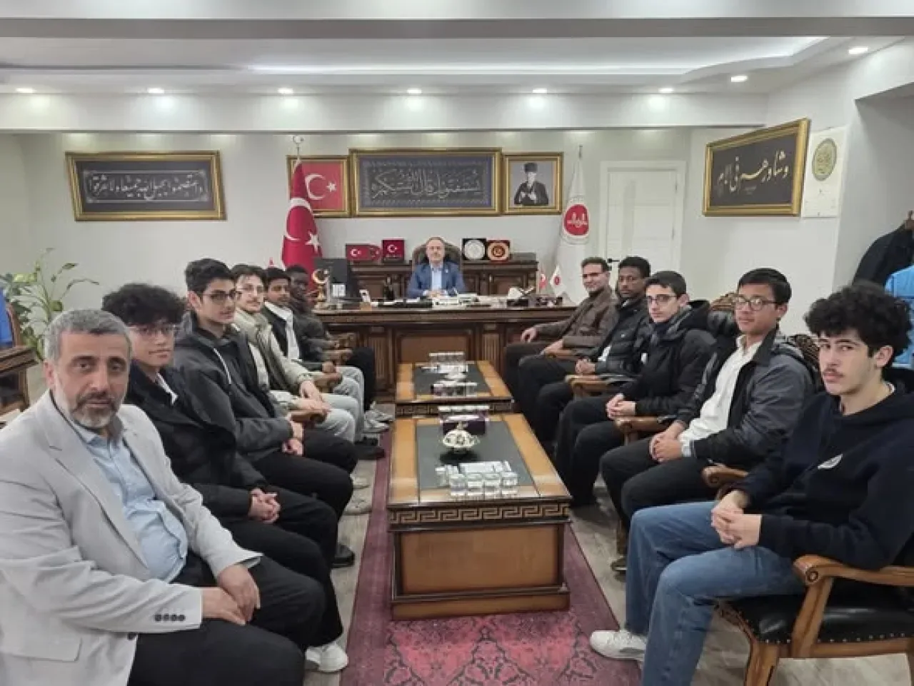 Bayrampaşa'da Uluslararası Öğrencilerden Müftüye Anlamlı Ziyaret Bayrampaşa'da Uluslararası Öğrencilerden Müftüye Anlamlı Ziyaret