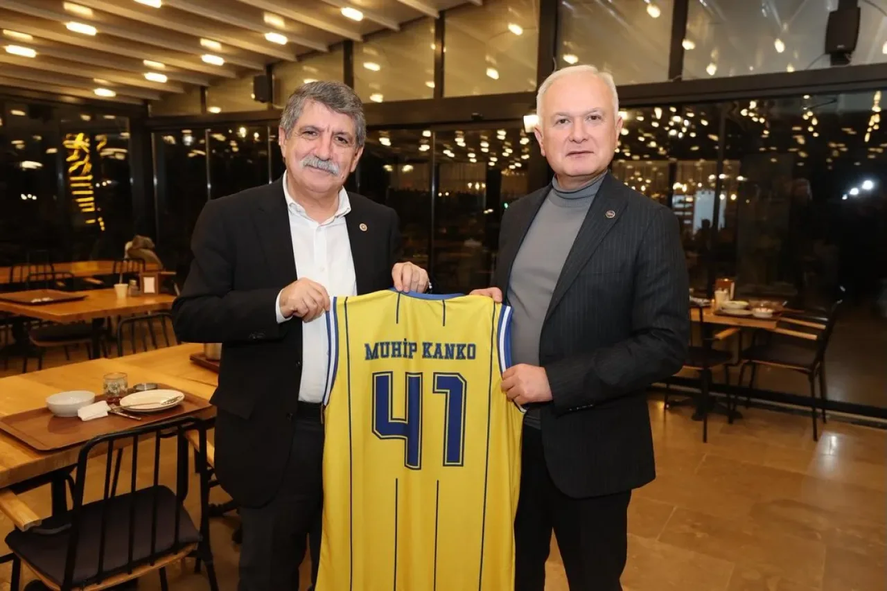 CHP'li Kanko'dan Ramazan Buluşması: Karamürsel'de İftar ve Doğum Günü Kutlaması CHP'li Kanko'dan Ramazan Buluşması: Karamürsel'de İftar ve Doğum Günü Kutlaması