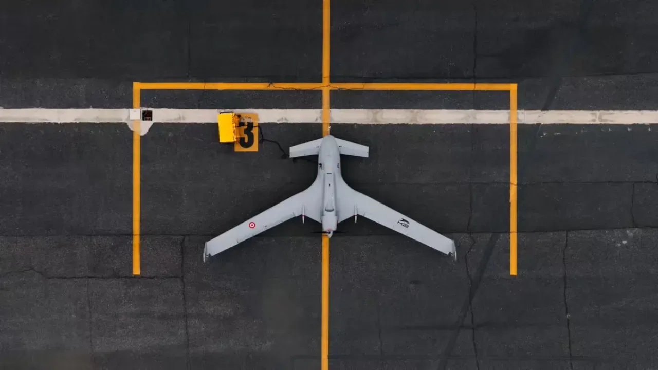 Baykar'ın K2 Kamikaze İHA'sı 2000 Km Menzili ve Sürü Otonomisi ile Sahada Baykar'ın K2 Kamikaze İHA'sı 2000 Km Menzili ve Sürü Otonomisi ile Sahada