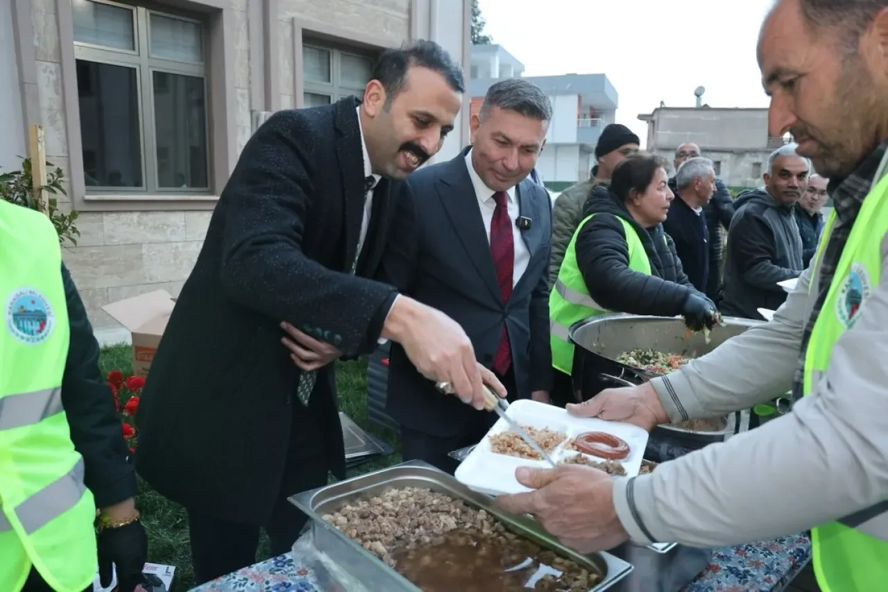 Karaisalı'da Geleneksel İftar Sofrasında Birlik ve Beraberlik Ruhu Tazelendi Karaisalı'da Geleneksel İftar Sofrasında Birlik ve Beraberlik Ruhu Tazelendi