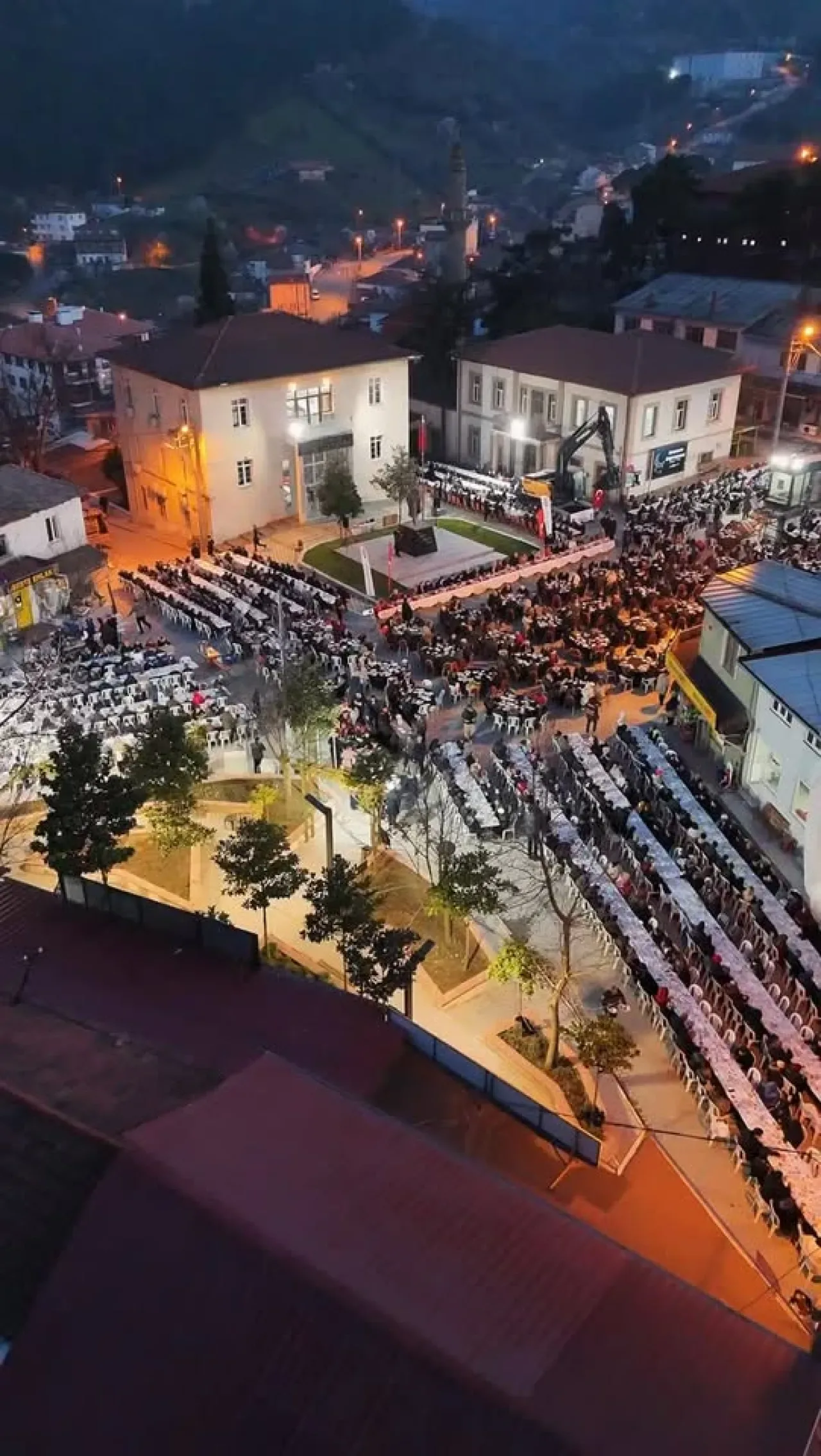 Balya'da Ramazan Ruhu: Birlik ve Beraberlik İftar Sofralarında Buluştu Balya'da Ramazan Ruhu: Birlik ve Beraberlik İftar Sofralarında Buluştu