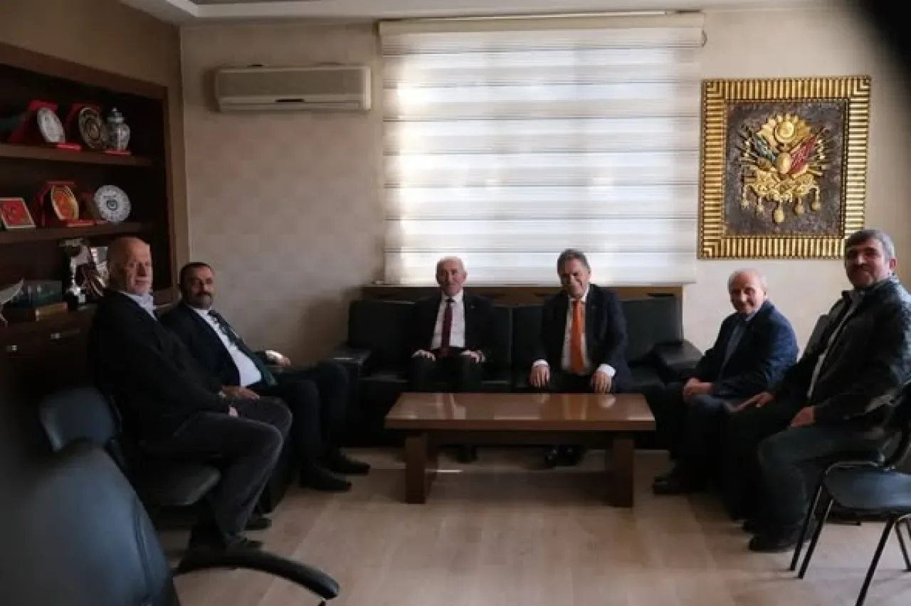 KESOB ve TESKOMB Liderlerinden Sarıoğlan Belediye Başkanı'na Ziyaret KESOB ve TESKOMB Liderlerinden Sarıoğlan Belediye Başkanı'na Ziyaret