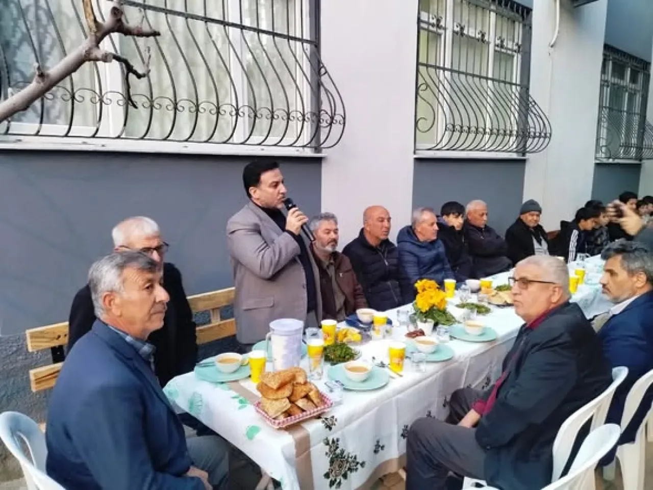 Kozan'da Cami Gençlik Buluşması ile Anlamlı İftar Kozan'da Cami Gençlik Buluşması ile Anlamlı İftar