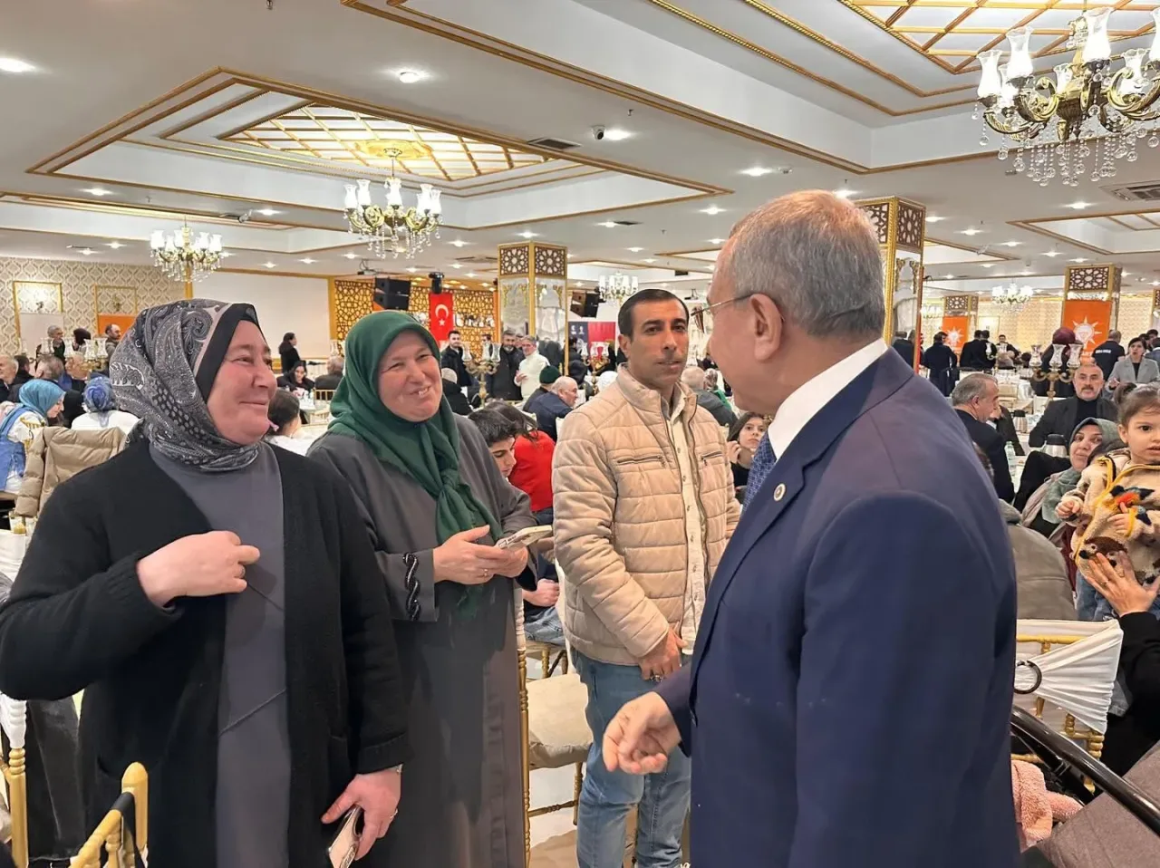 AK Partili İsmail Erdem, Sancaktepe'deki Tarihi İftar Buluşmasına Katıldı AK Partili İsmail Erdem, Sancaktepe'deki Tarihi İftar Buluşmasına Katıldı