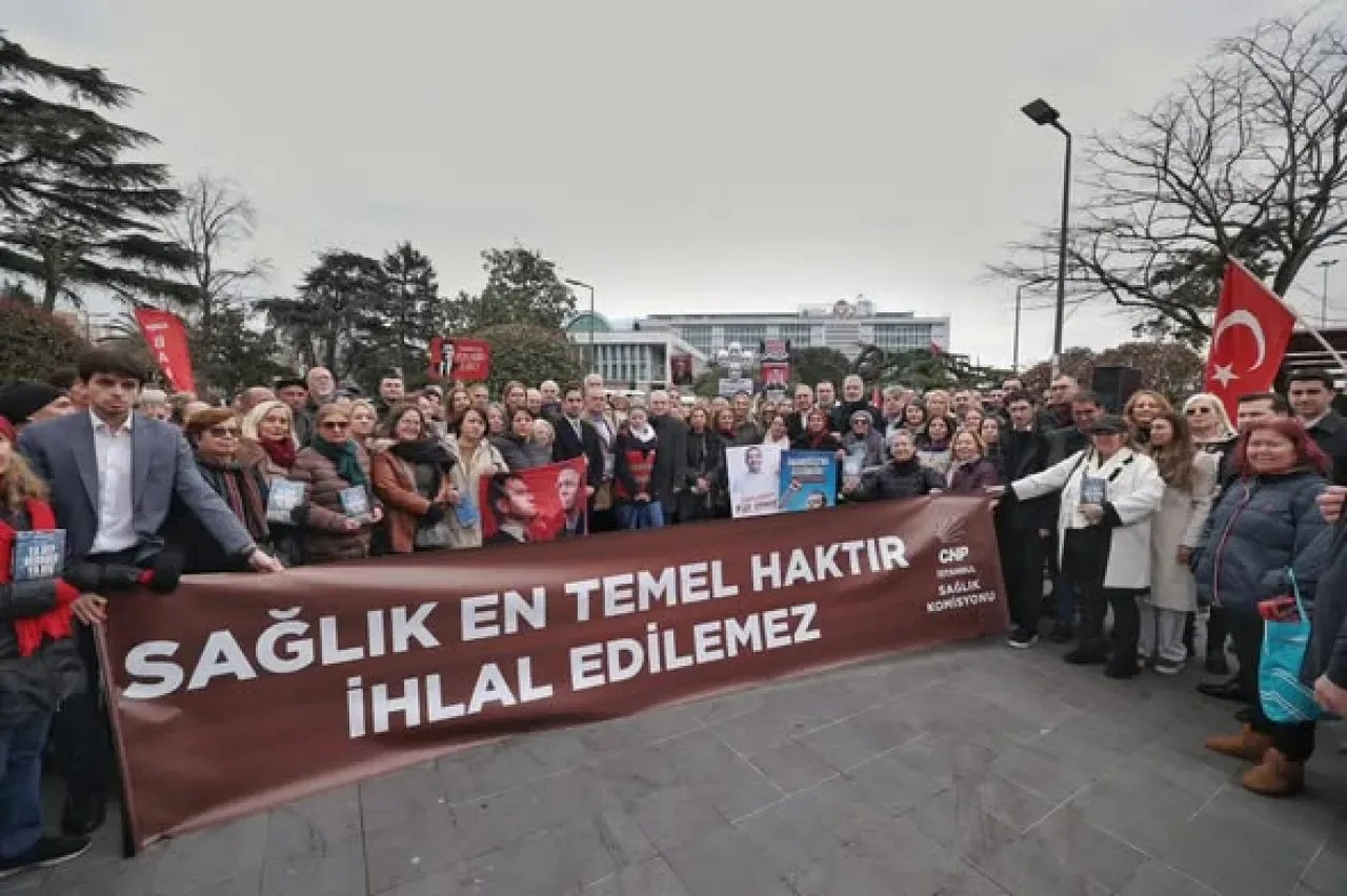 CHP'den Saraçhane'de Sağlık Hakkı İhlallerine Dikkat Çeken Basın Açıklaması CHP'den Saraçhane'de Sağlık Hakkı İhlallerine Dikkat Çeken Basın Açıklaması