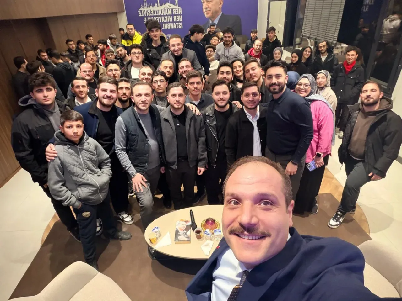Beyoğlu'nda Gençlerle Buluşma: "Bir Genç Olmak" Programı Gerçekleştirildi Beyoğlu'nda Gençlerle Buluşma: "Bir Genç Olmak" Programı Gerçekleştirildi