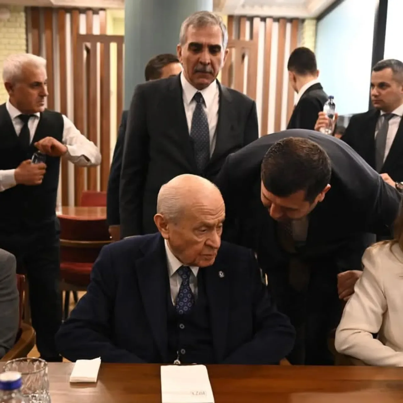 MHP'li Baki Ersoy'dan Seçmenlerine Mesaj: "Dün Bugün Yarın Her Da'im Emrindeyim" MHP'li Baki Ersoy'dan Seçmenlerine Mesaj: "Dün Bugün Yarın Her Da'im Emrindeyim"