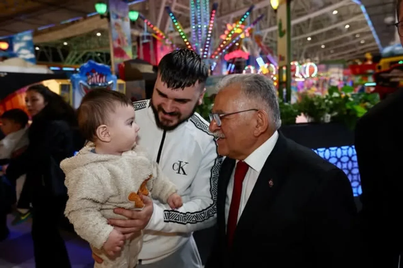 Kayseri'de Buluşma: Büyükşehir ve STK'lar Kumsmall AVM'de İftarda Bir Araya Geldi Kayseri'de Buluşma: Büyükşehir ve STK'lar Kumsmall AVM'de İftarda Bir Araya Geldi