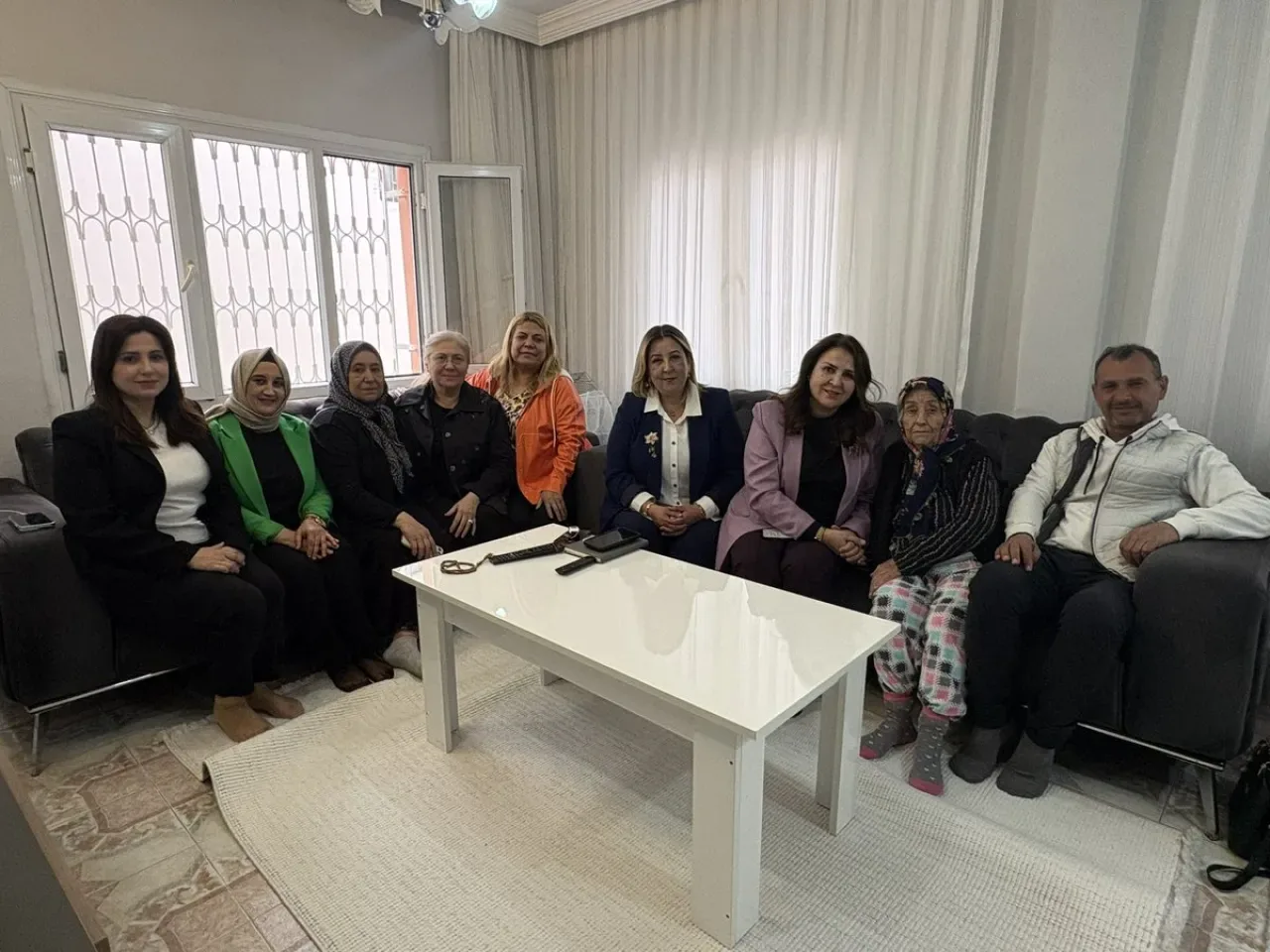 AK Parti Kadın Kolları Adana'dan Ceyhan'da Anlamlı Ziyaret AK Parti Kadın Kolları Adana'dan Ceyhan'da Anlamlı Ziyaret