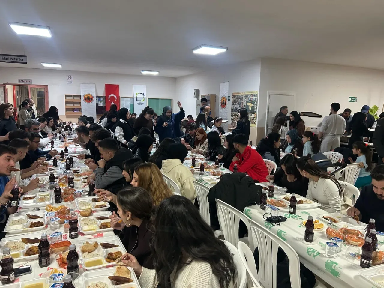 Çukurova Üniversitesi'nde Ramazan Coşkusu: Kozan'da İftar Sofrasında Buluşma Çukurova Üniversitesi'nde Ramazan Coşkusu: Kozan'da İftar Sofrasında Buluşma