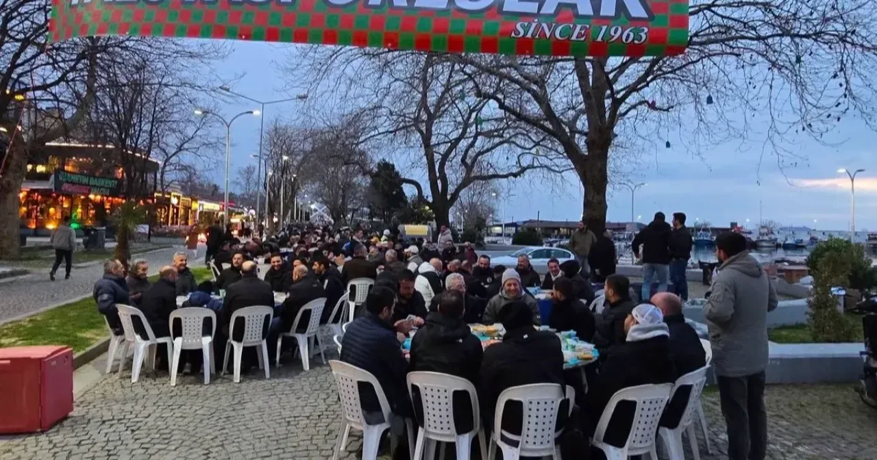 Yalovaspor Taraftarları Geleneksel İftarda Buluştu Yalovaspor Taraftarları Geleneksel İftarda Buluştu
