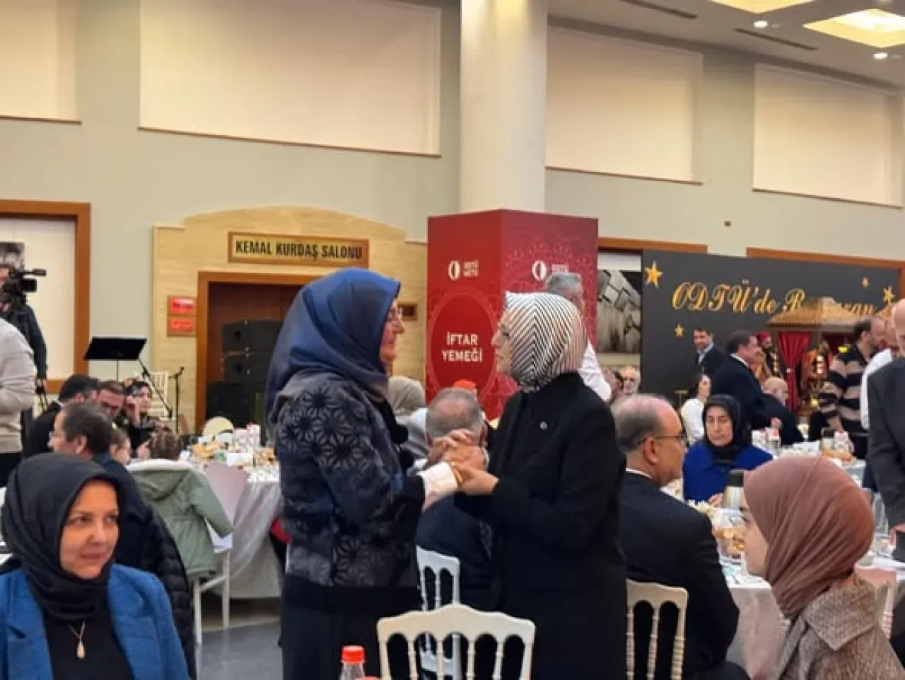 ODTÜ Kampüsü İftar Sofrasında Buluştu: AK Partili Vekil Çam'dan Anlamlı Mesaj ODTÜ Kampüsü İftar Sofrasında Buluştu: AK Partili Vekil Çam'dan Anlamlı Mesaj