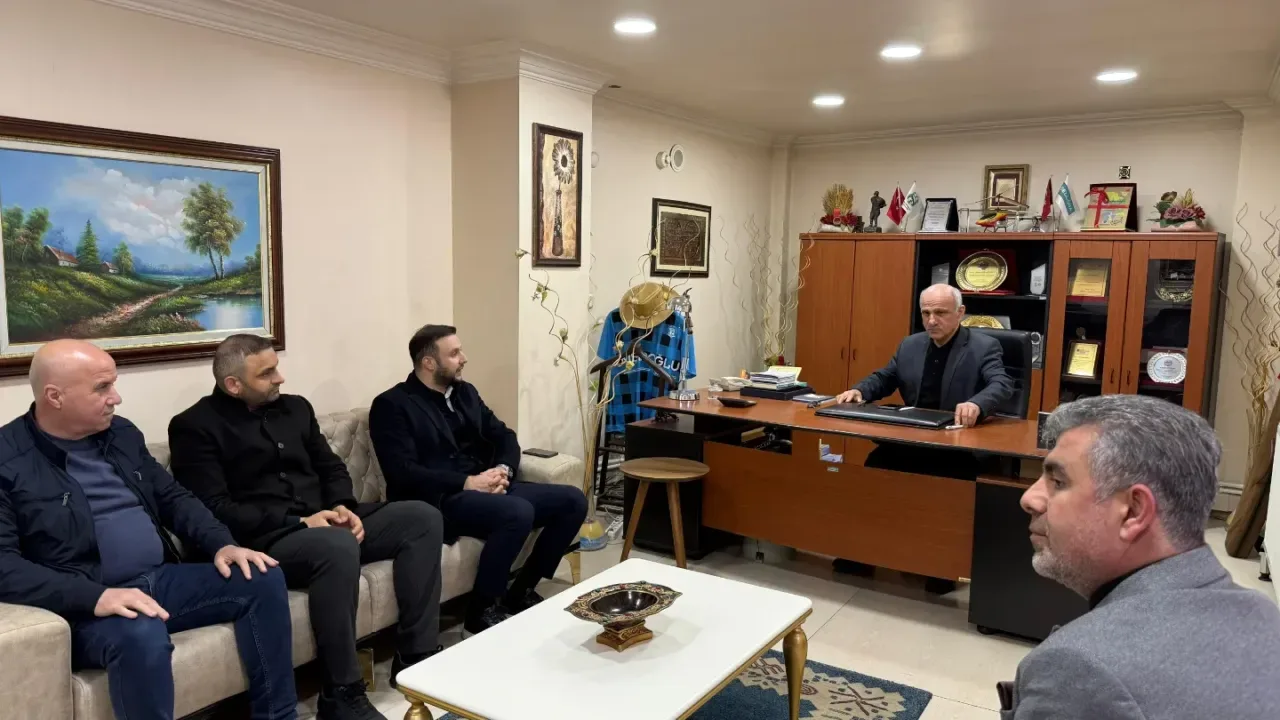 Ak Parti Küçükçekmece'den Eski İlçe Başkanı Kişmiroğlu'na Ziyaret Ak Parti Küçükçekmece'den Eski İlçe Başkanı Kişmiroğlu'na Ziyaret