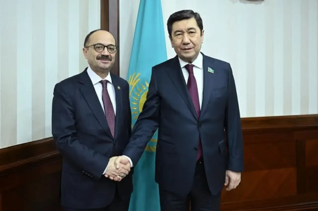 Türk Devletleri Parlamenter Asamblesi Heyeti Kazakistan'da Kritik Görüşmeler Gerçekleştirdi Türk Devletleri Parlamenter Asamblesi Heyeti Kazakistan'da Kritik Görüşmeler Gerçekleştirdi