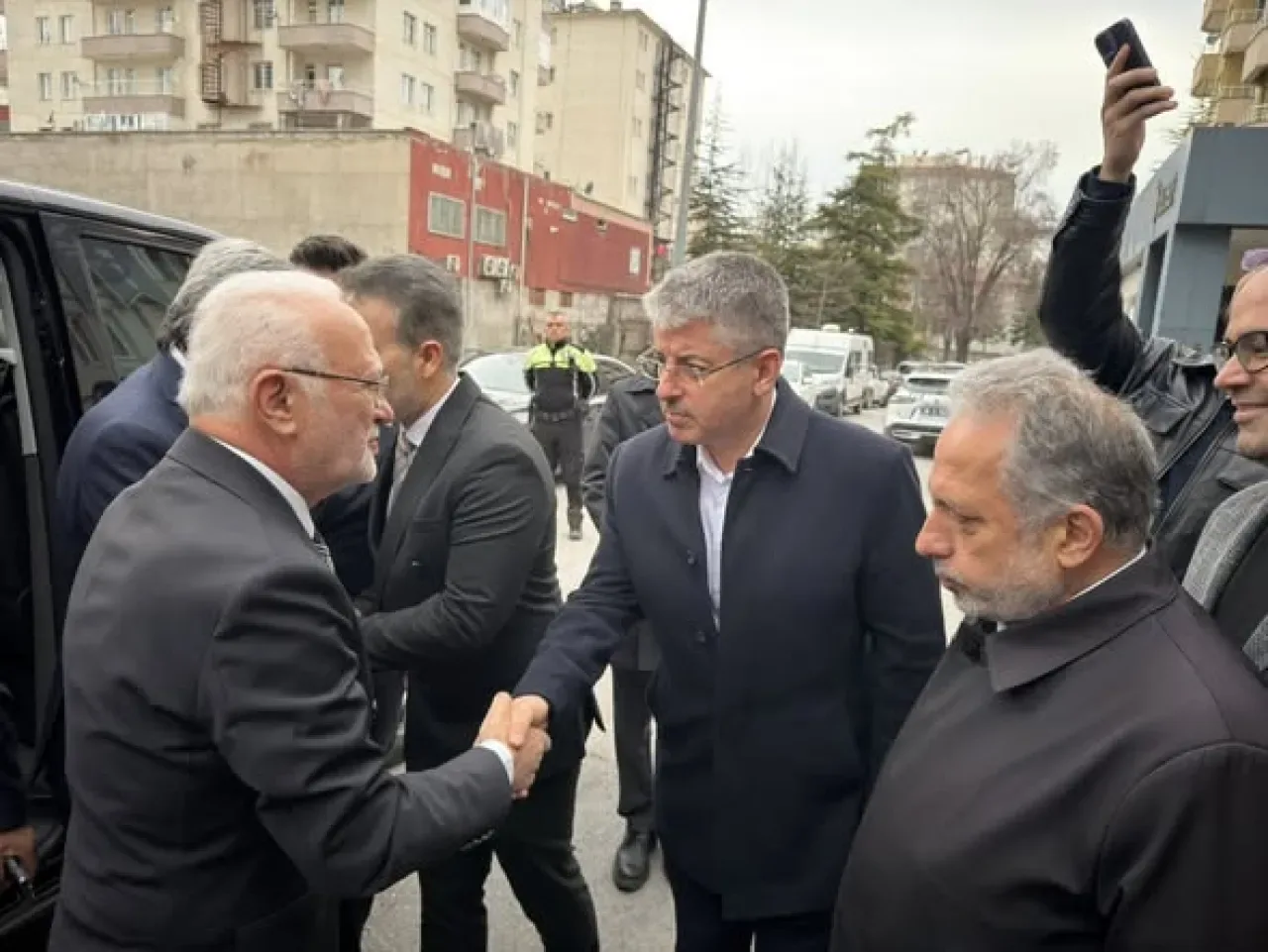 AK Parti'li Çopuroğlu, Talas ve Melikgazi'de Vatandaşla Buluştu AK Parti'li Çopuroğlu, Talas ve Melikgazi'de Vatandaşla Buluştu