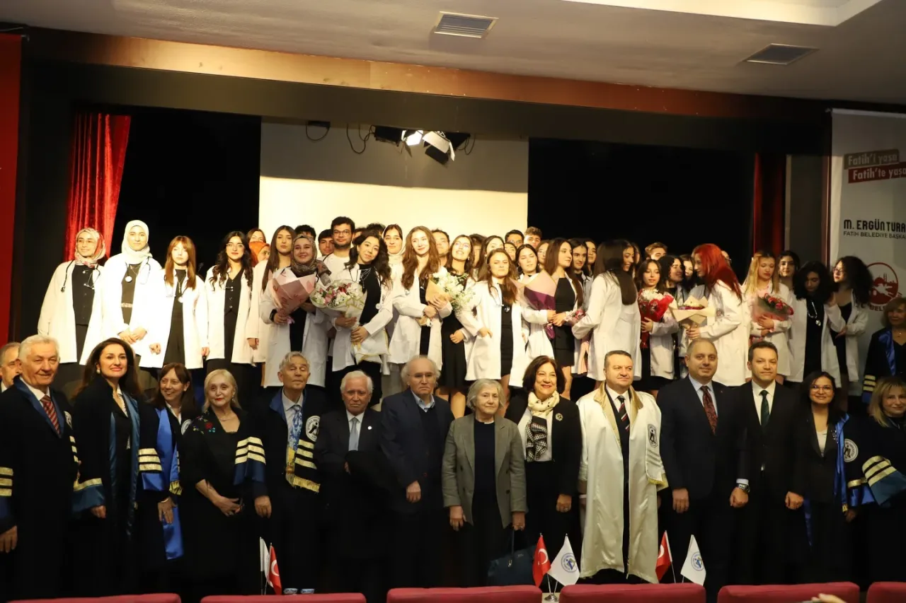 Arel Üniversitesi'nde Geleceğin Hekimleri Beyaz Önlüklerini Giydi Arel Üniversitesi'nde Geleceğin Hekimleri Beyaz Önlüklerini Giydi