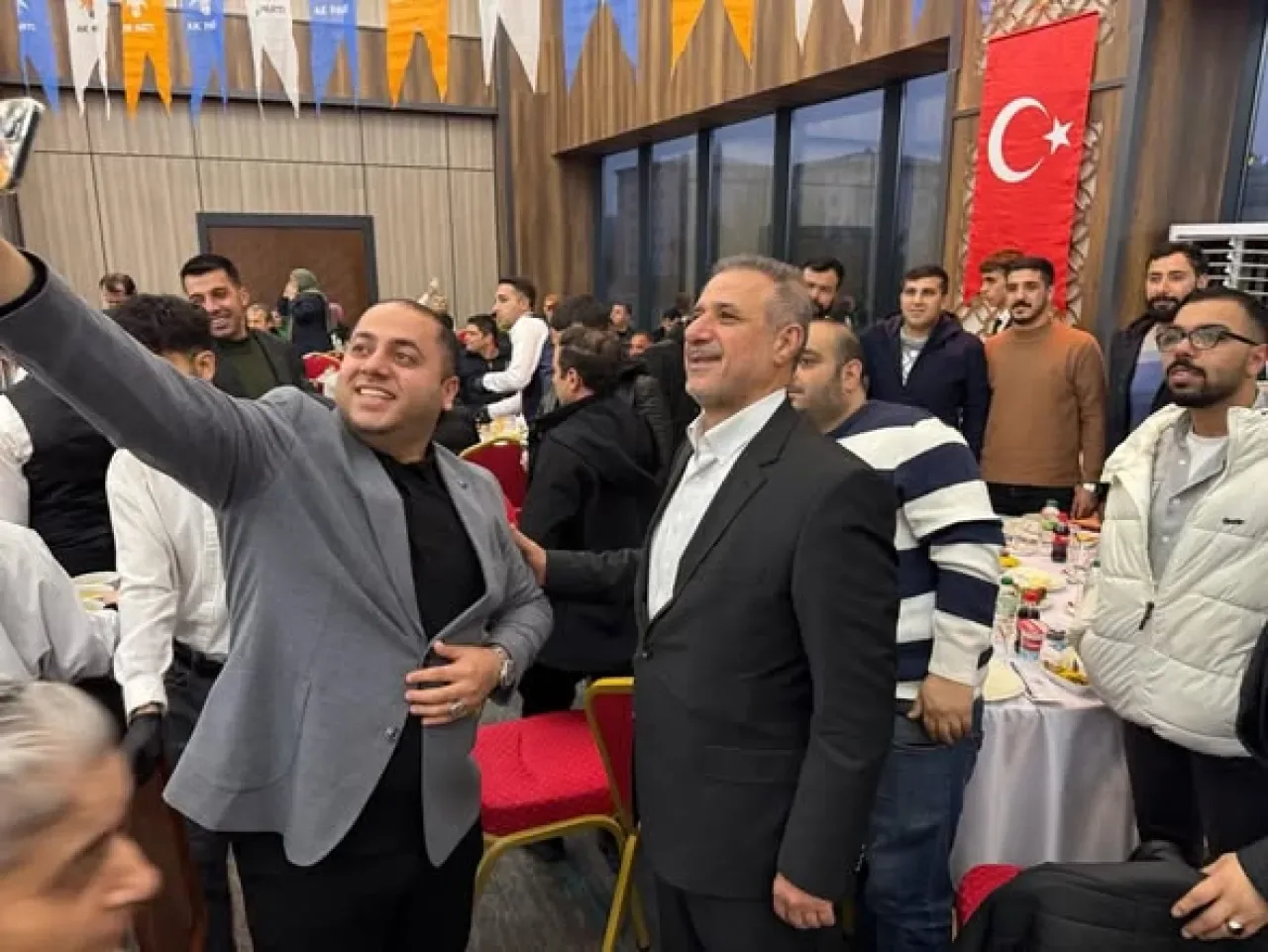 AK Parti Gaziantep'te Geçmişe Vefa, Geleceğe Birlik İftarında Buluştu AK Parti Gaziantep'te Geçmişe Vefa, Geleceğe Birlik İftarında Buluştu
