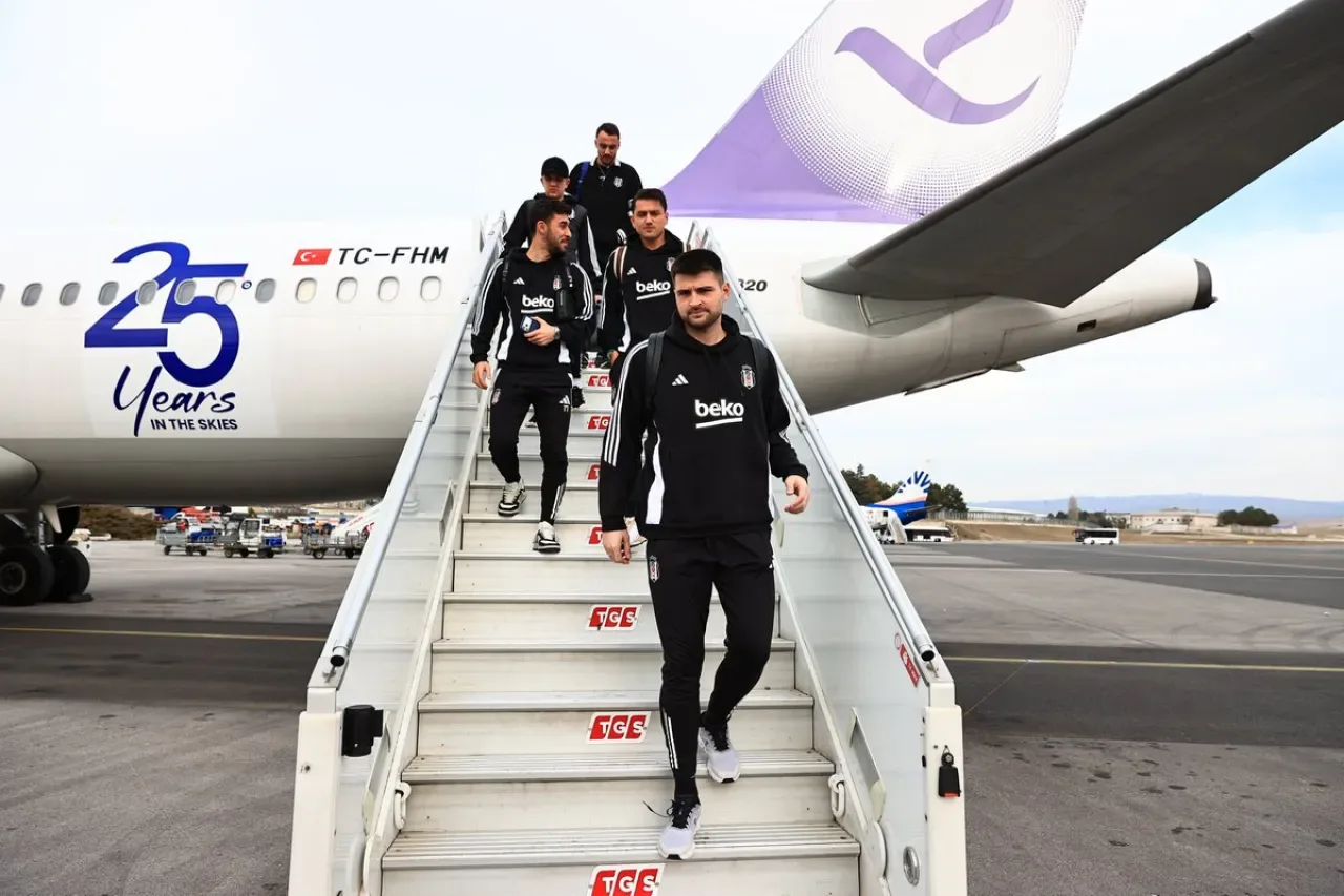 Beşiktaş, Ankara'da Taraftarlarla Buluştu: Yol Sponsorunun Desteğiyle Beşiktaş, Ankara'da Taraftarlarla Buluştu: Yol Sponsorunun Desteğiyle