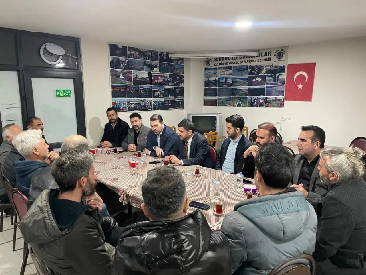 AK Partili Yahya Çelik, CUN-DER'de Hemşehrileriyle Buluştu AK Partili Yahya Çelik, CUN-DER'de Hemşehrileriyle Buluştu