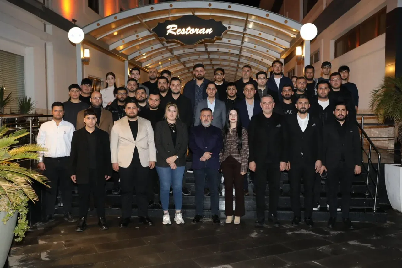 Tamer Dağlı, Gençlik Sofrası Sahurunda Adanalı Gençlerle Buluştu Tamer Dağlı, Gençlik Sofrası Sahurunda Adanalı Gençlerle Buluştu
