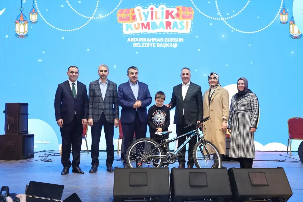 Sultangazi'de Ramazan Coşkusu: Milli Eğitim Bakanı Yusuf Tekin, Belediyenin Etkinlik Çadırında Komşularla Buluştu Sultangazi'de Ramazan Coşkusu: Milli Eğitim Bakanı Yusuf Tekin, Belediyenin Etkinlik Çadırında Komşularla Buluştu