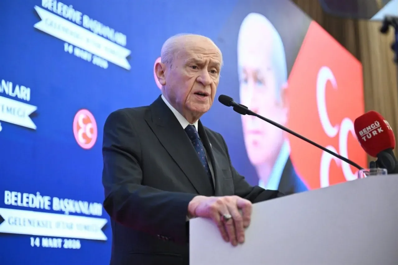 Adana Ülkü Ocakları'ndan Devlet Bahçeli Himayesinde İftar Ziyafeti Adana Ülkü Ocakları'ndan Devlet Bahçeli Himayesinde İftar Ziyafeti