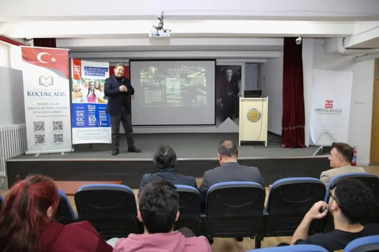 Abdullah Gül Üniversitesi Rektörü Prof. Dr. Cengiz Yılmaz, Lise Öğrencileriyle Buluştu Abdullah Gül Üniversitesi Rektörü Prof. Dr. Cengiz Yılmaz, Lise Öğrencileriyle Buluştu