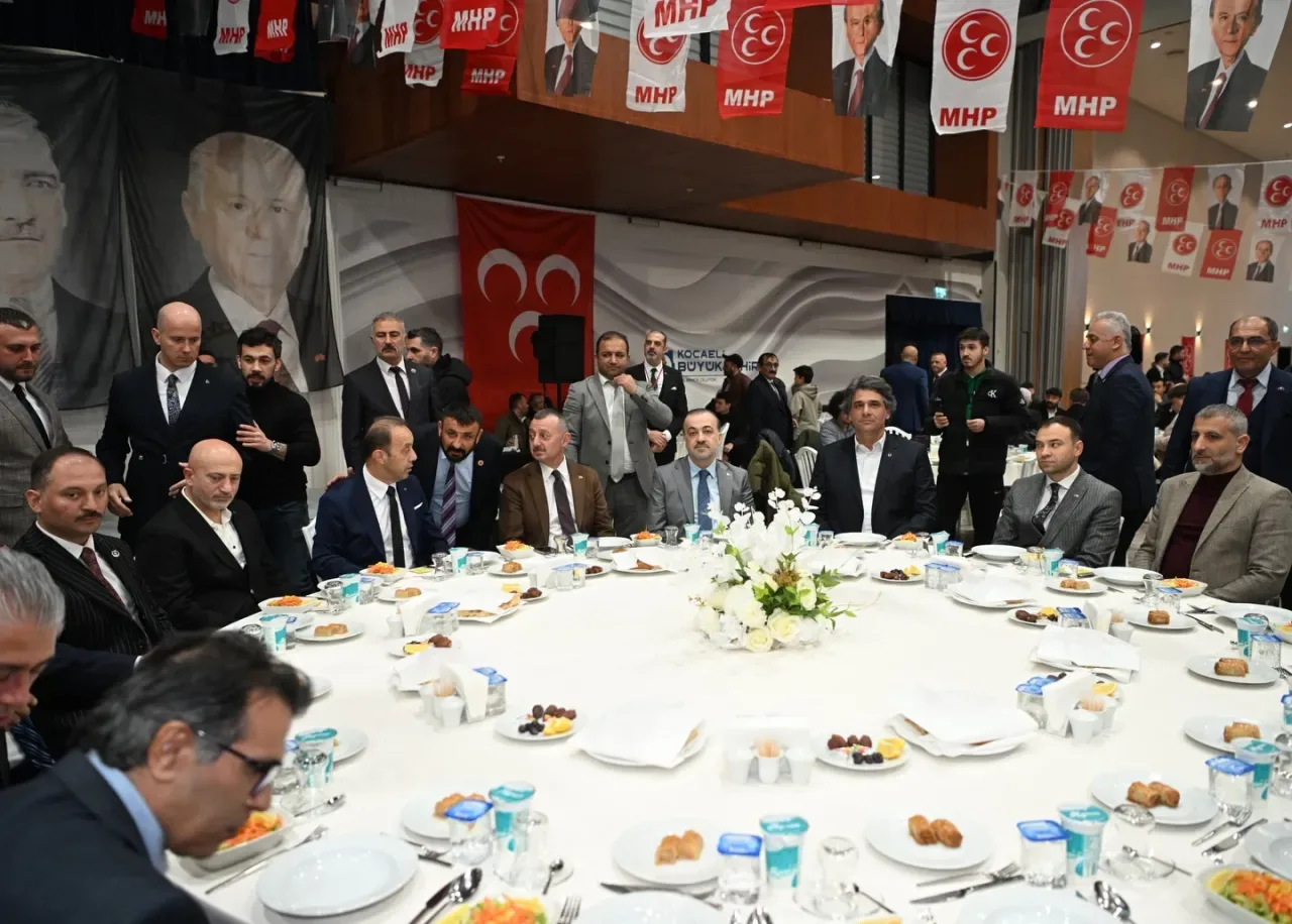 Kartepe Belediye Başkanı Kocaman, MHP'nin "Birlik ve Kardeşlik" İftarında Kartepe Belediye Başkanı Kocaman, MHP'nin "Birlik ve Kardeşlik" İftarında