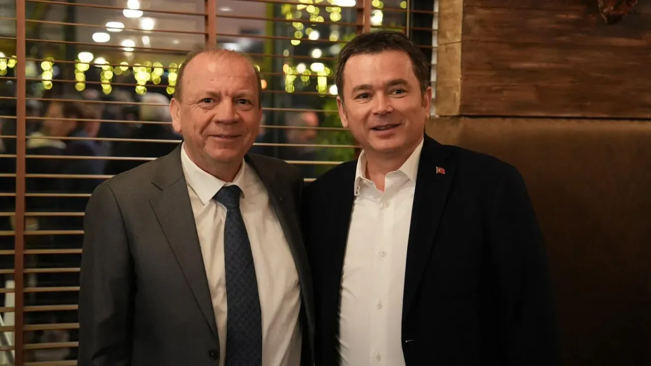 Bursa'da Ramazan Dayanışması: Osmangazi Belediye Başkanı Aydın, BTB Sahur Programına Katıldı Bursa'da Ramazan Dayanışması: Osmangazi Belediye Başkanı Aydın, BTB Sahur Programına Katıldı