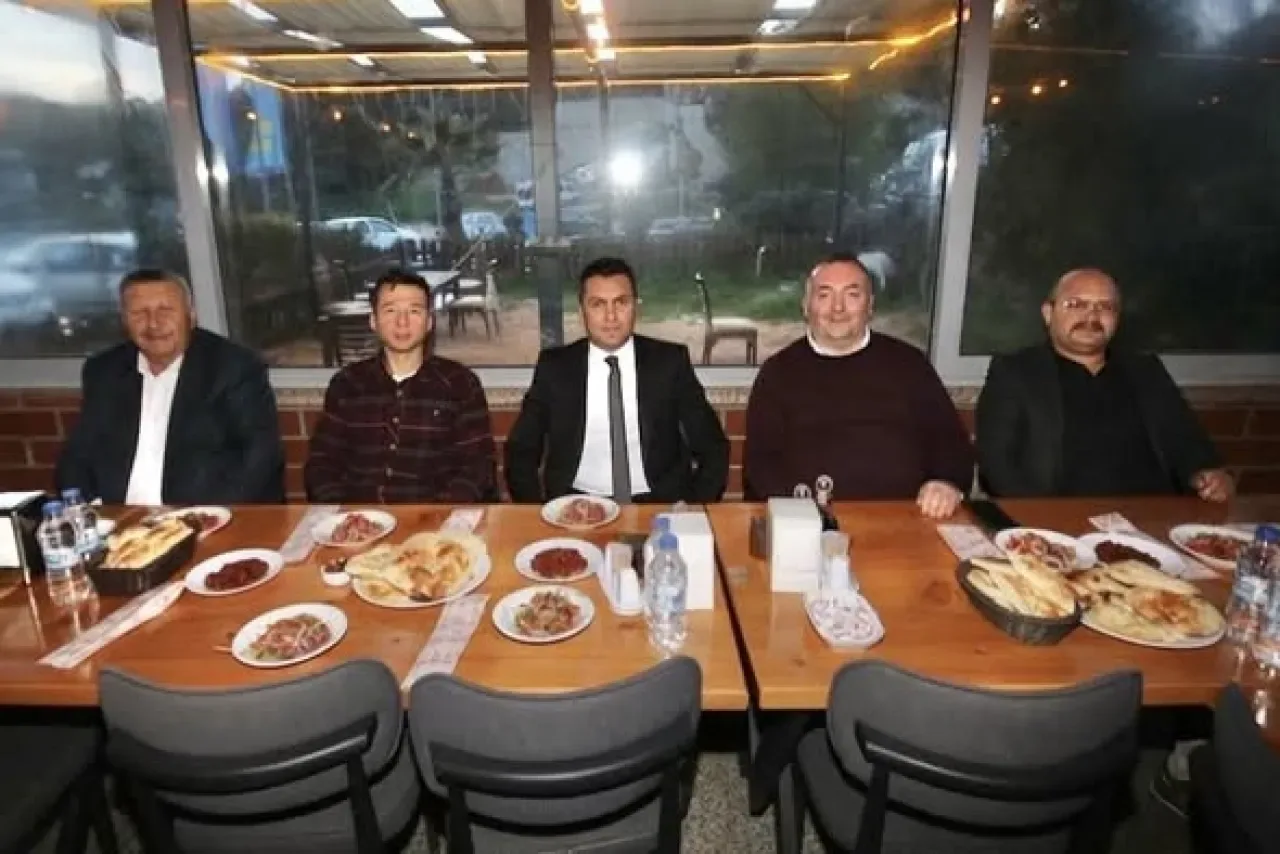 Kaş'ta Ramazan Coşkusu: Başkan Demirhan ve Protokol İftarda Bir Araya Geldi Kaş'ta Ramazan Coşkusu: Başkan Demirhan ve Protokol İftarda Bir Araya Geldi