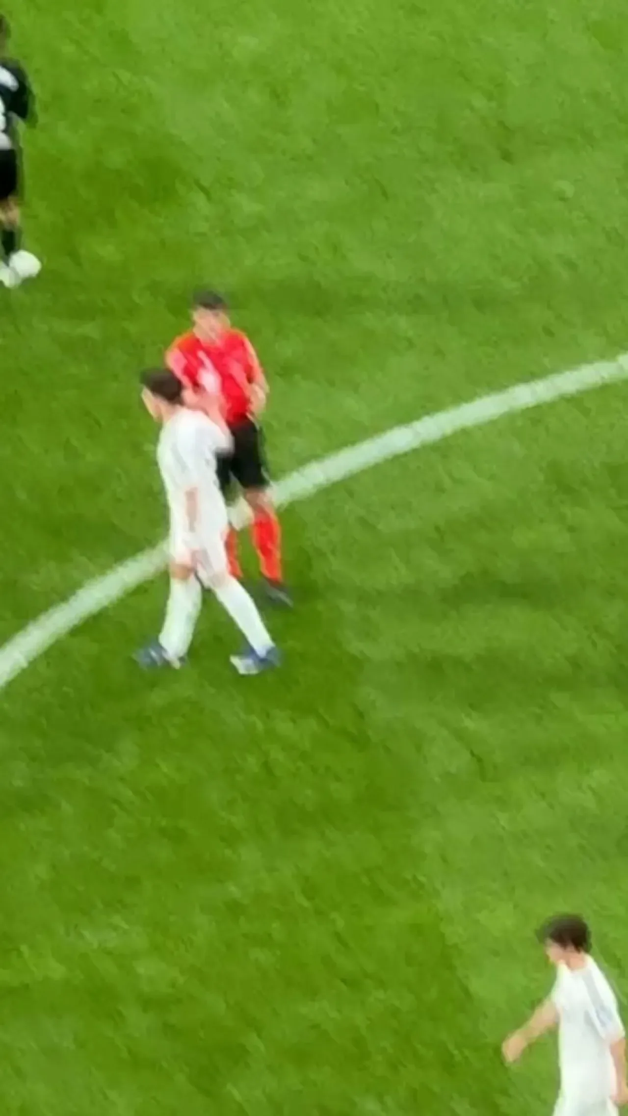 Arda Güler'den Tarihi Vuruş! 68 Metreden Gol Atarak Hakemi Bile Şaşırttı Arda Güler'den Tarihi Vuruş! 68 Metreden Gol Atarak Hakemi Bile Şaşırttı