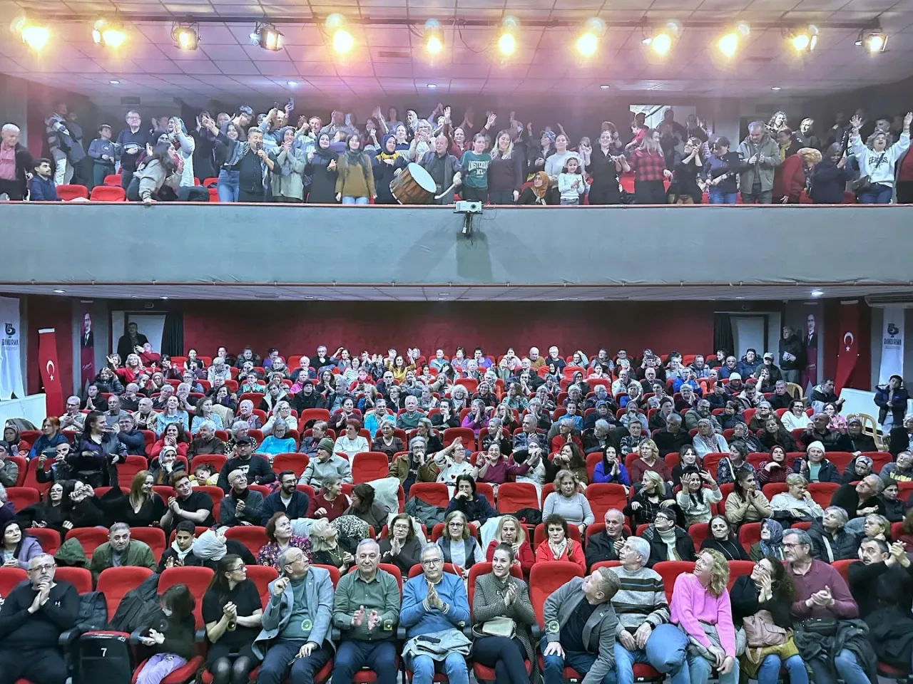 Bandırma'da Ramazan Coşkusu: Sıra Gecesi Konseriyle Anlamlı Buluşma Bandırma'da Ramazan Coşkusu: Sıra Gecesi Konseriyle Anlamlı Buluşma