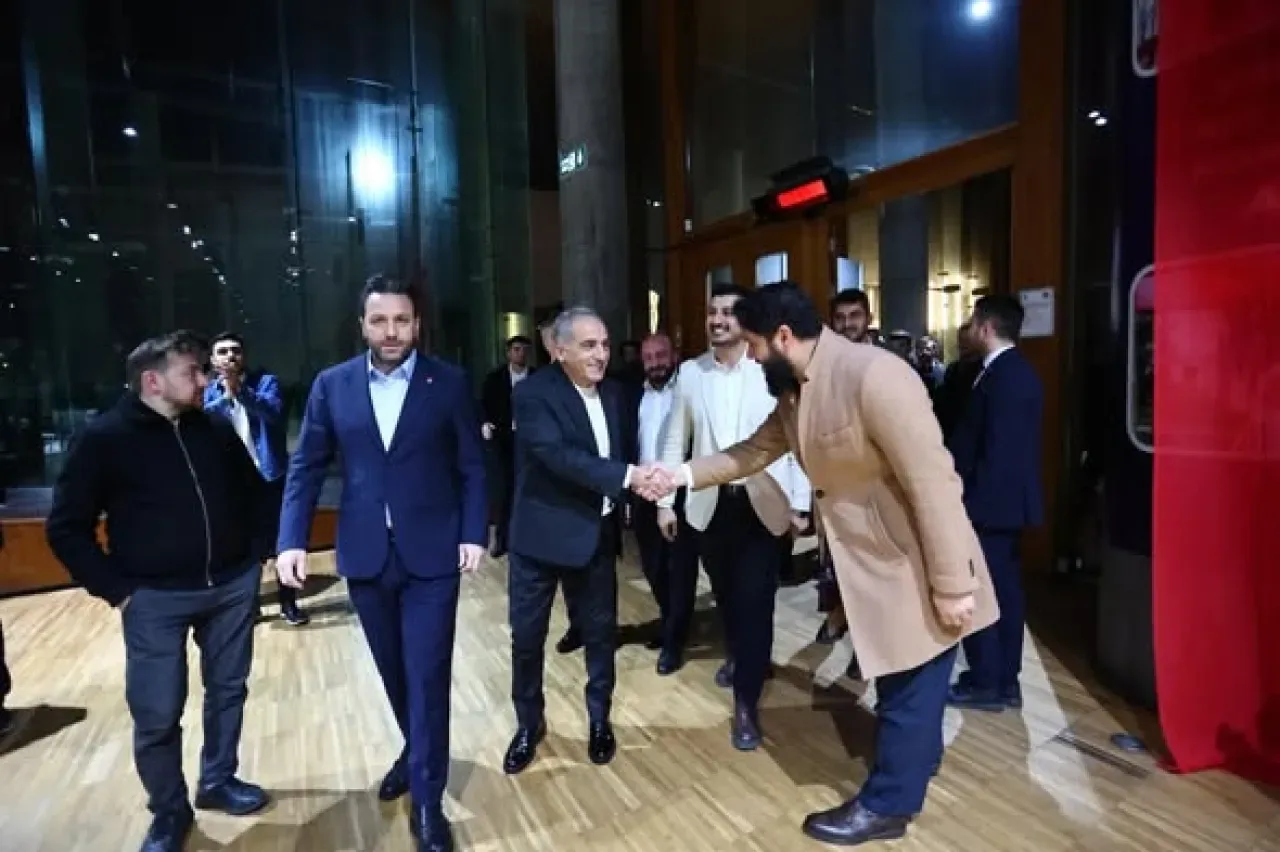 Saadet Partisi'nden Gençlere Özel Anlamlı Sahur Saadet Partisi'nden Gençlere Özel Anlamlı Sahur