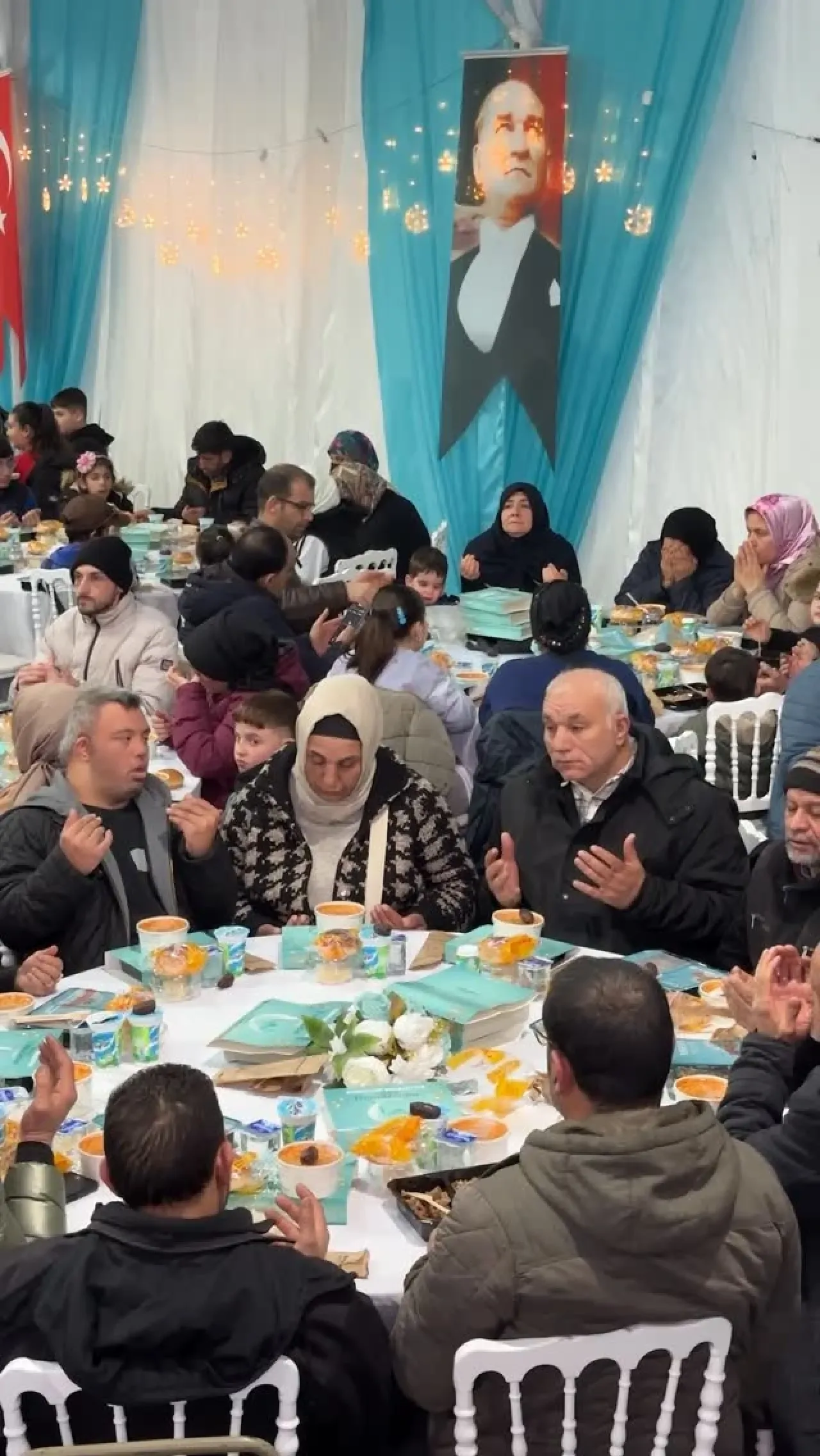 Esenyurt'ta İftar Sofraları Birlik ve Beraberliğin Sembolü Oldu Esenyurt'ta İftar Sofraları Birlik ve Beraberliğin Sembolü Oldu