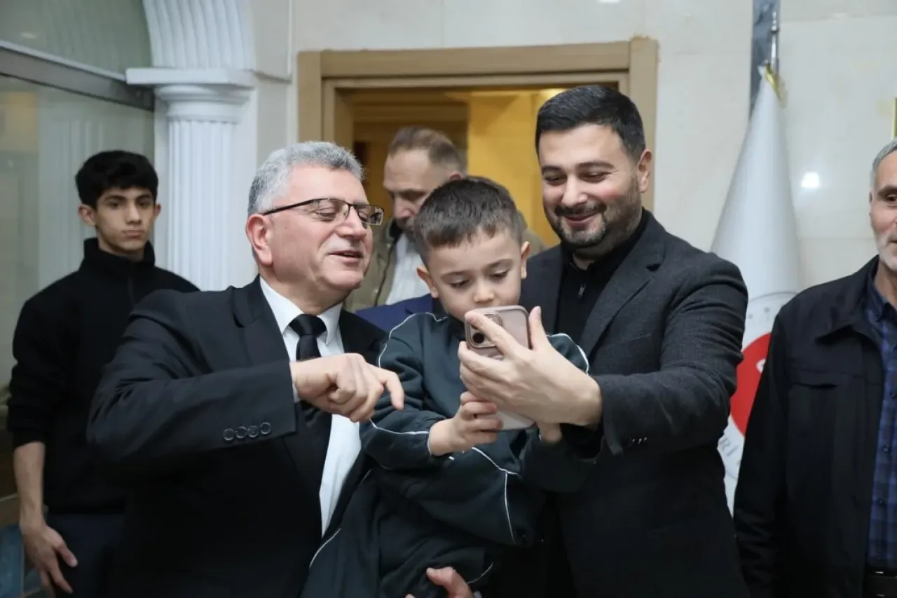 Kağıthane Belediye Başkanı Öztekin, Sivaslı Hemşehrileriyle İftar Programında Bir Araya Geldi Kağıthane Belediye Başkanı Öztekin, Sivaslı Hemşehrileriyle İftar Programında Bir Araya Geldi