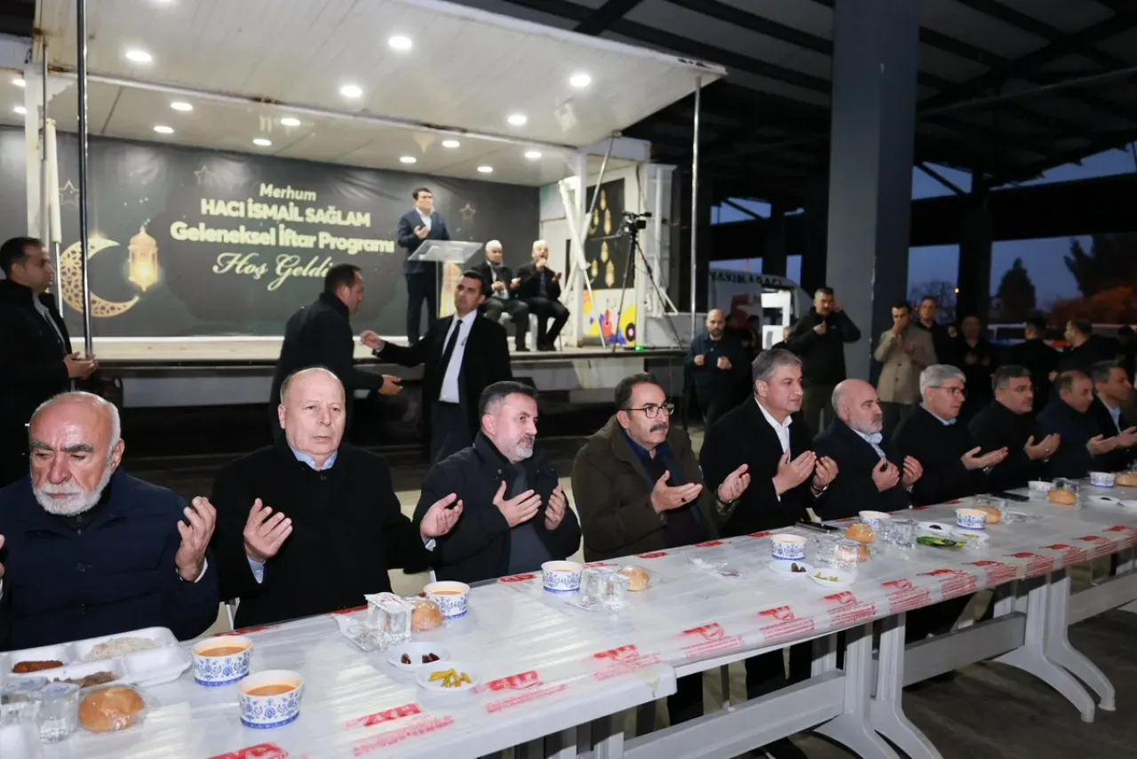 Yüreğir Belediye Başkanı Ali Demirçalı, Sağlam Ailesinin Geleneksel İftarında Yüreğir Belediye Başkanı Ali Demirçalı, Sağlam Ailesinin Geleneksel İftarında
