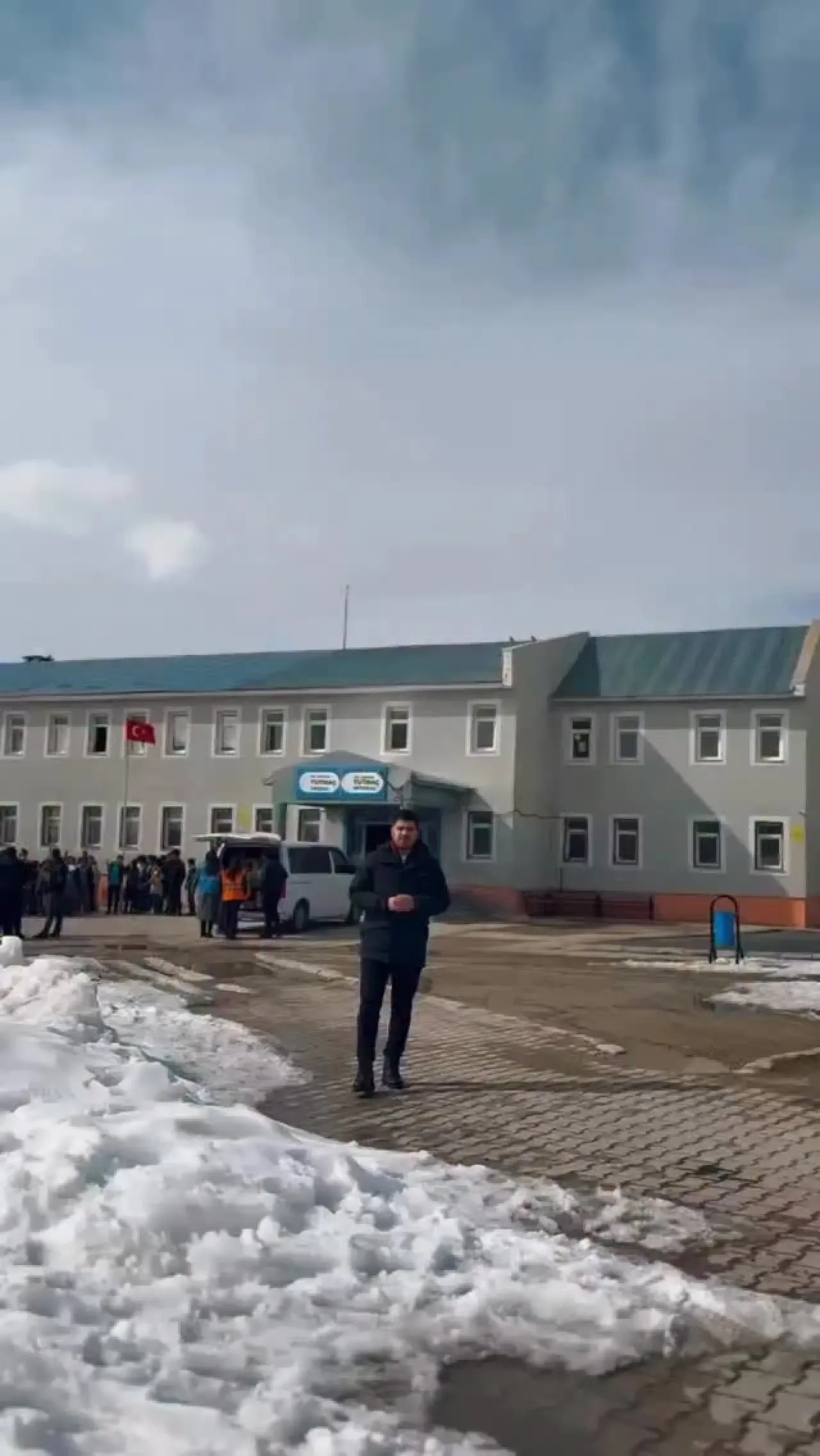 AK Gençlik Sultangazi'nden Van'da Yürekleri Isıtan Bayram Ziyareti AK Gençlik Sultangazi'nden Van'da Yürekleri Isıtan Bayram Ziyareti