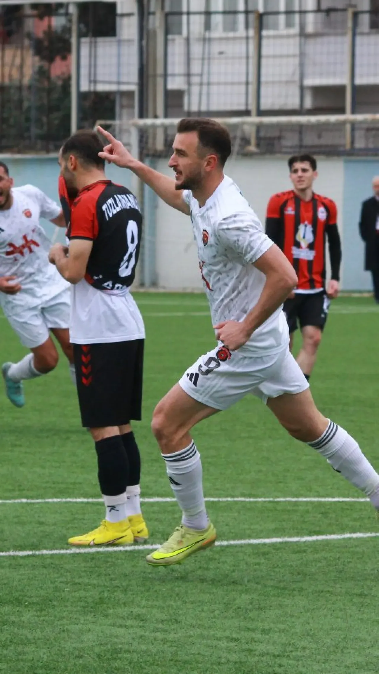 Orhan Yüksel'in 12. Dakika Golü, Gölcükspor'a Zaferi Getirdi Orhan Yüksel'in 12. Dakika Golü, Gölcükspor'a Zaferi Getirdi