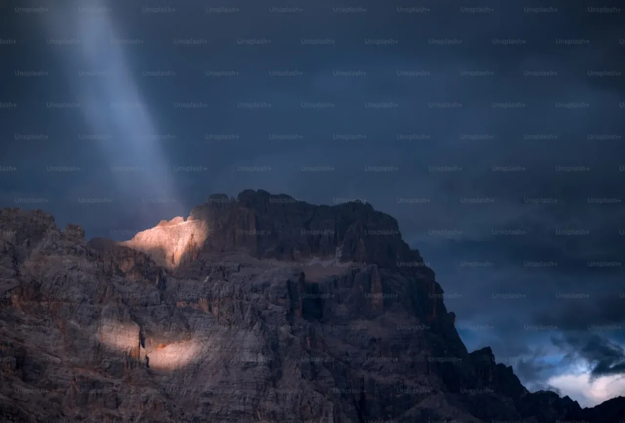 Doğrulanamayan İddia: Ay'ın 'Eternal Light' Zirvelerinde İlk Ticari Enerji Üssü Kurulduğu İleri Sürüldü Doğrulanamayan İddia: Ay'ın 'Eternal Light' Zirvelerinde İlk Ticari Enerji Üssü Kurulduğu İleri Sürüldü