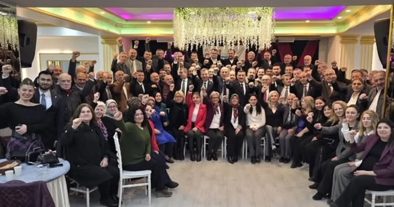 İYİ Parti Bursa'da İftarda Buluştu: "Vatandaşın Sesi Olmaya Devam Edeceğiz" İYİ Parti Bursa'da İftarda Buluştu: "Vatandaşın Sesi Olmaya Devam Edeceğiz"