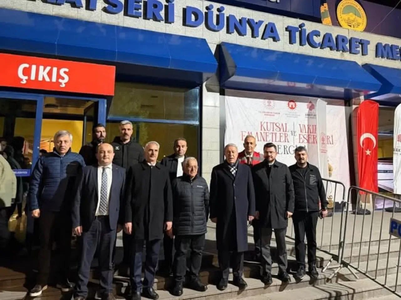 Kayseri'de Ramazan Ruhu: Akar ve Çiçek, Sahura Kadar Açık Sergiyi Ziyaret Etti Kayseri'de Ramazan Ruhu: Akar ve Çiçek, Sahura Kadar Açık Sergiyi Ziyaret Etti