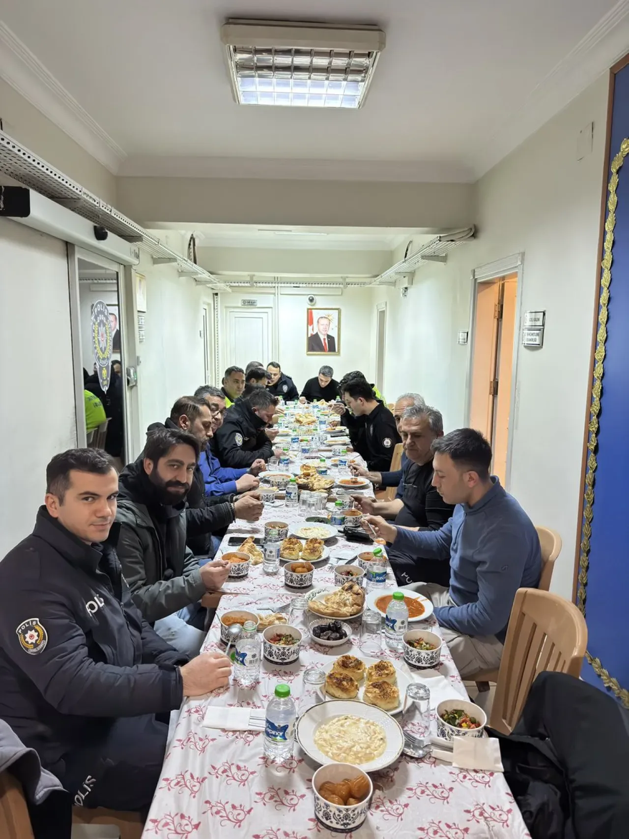 Pozantı'da Güvenlik Birimleri ile Kaymakamlık İftarda Buluştu Pozantı'da Güvenlik Birimleri ile Kaymakamlık İftarda Buluştu
