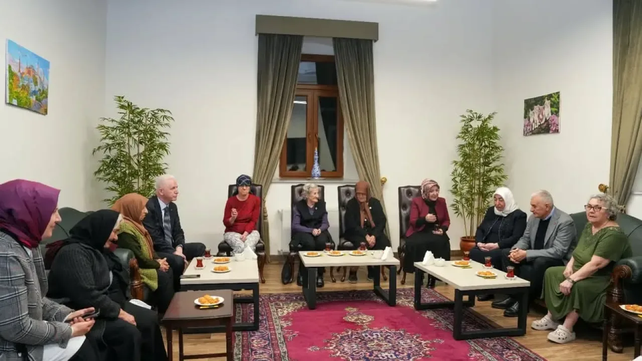 Binali Yıldırım ve Vali Davut Gül Darülaceze'de İftarda Buluştu Binali Yıldırım ve Vali Davut Gül Darülaceze'de İftarda Buluştu