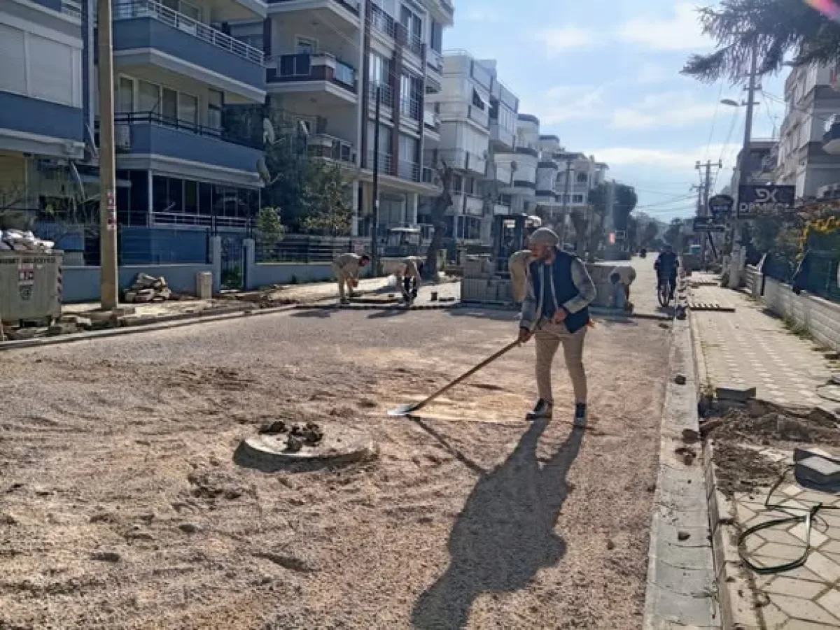 Edremit'te Sakarya ve Fatih Caddeleri İçin Yoğun Yapım Mesaisi Edremit'te Sakarya ve Fatih Caddeleri İçin Yoğun Yapım Mesaisi