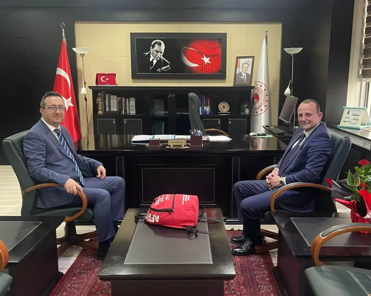 Adil Yele, Yeni Çevre ve Şehircilik İl Müdürü'nü Ziyaret Etti Adil Yele, Yeni Çevre ve Şehircilik İl Müdürü'nü Ziyaret Etti