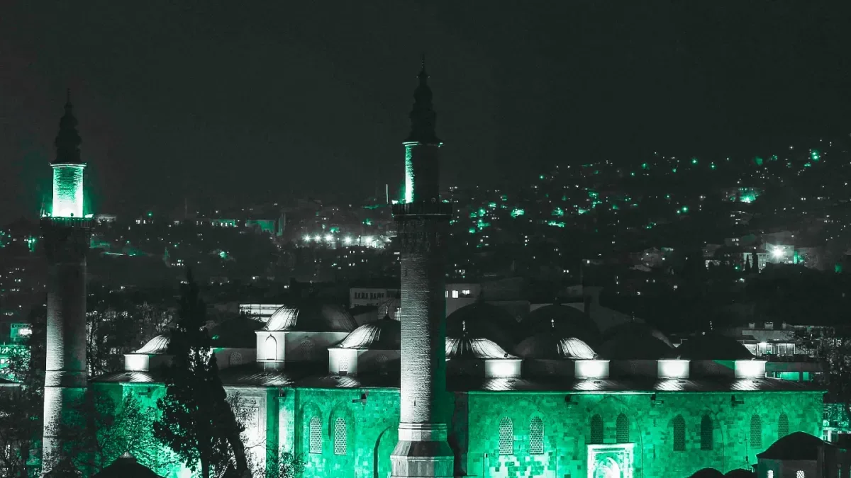 Bursaspor'dan Kadir Gecesi Mesajı: "Bin Aydan Hayırlı Gece" Bursaspor'dan Kadir Gecesi Mesajı: "Bin Aydan Hayırlı Gece"