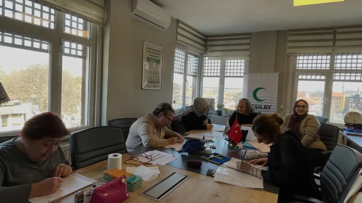 Yeşilay Eyüpsultan Şubesi'nden Anlamlı Etkinlik: Tezhip Atölyesi ile Sağlıklı Yaşam Vurgusu Yeşilay Eyüpsultan Şubesi'nden Anlamlı Etkinlik: Tezhip Atölyesi ile Sağlıklı Yaşam Vurgusu