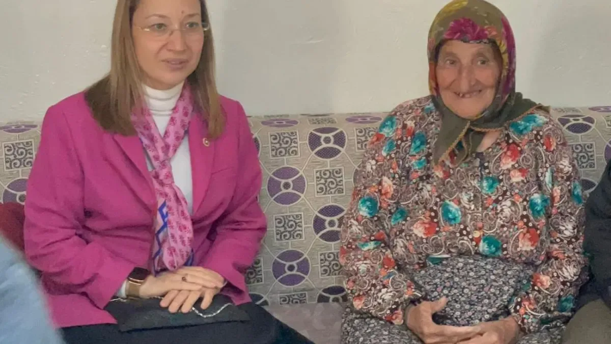 Derya Bakbak Yavuzeli'nde Ramazan Sofrasına Katıldı: Kardeşlik ve Bereket Vurgusu Derya Bakbak Yavuzeli'nde Ramazan Sofrasına Katıldı: Kardeşlik ve Bereket Vurgusu